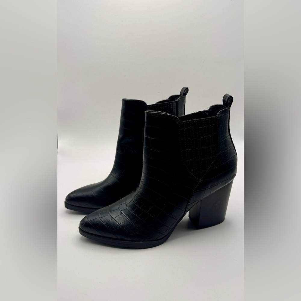 NIB Indigo Rd. Adriela Black Croc Booties, Women’s Size 7.5